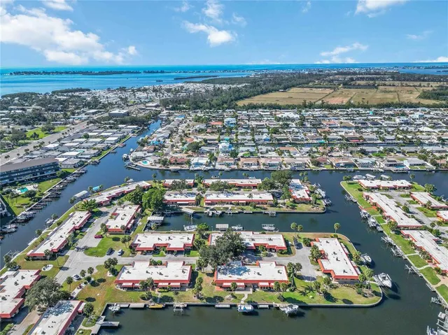 $484,900 | 9608 Valencia Cove, Bradenton, FL 34210