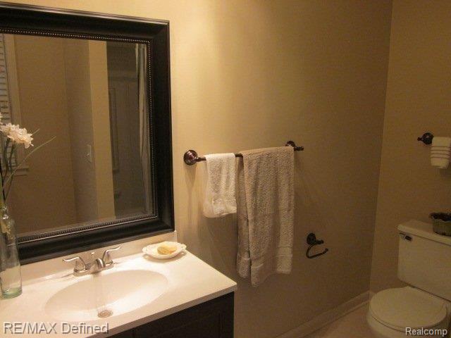 740 Elizabeth Street Rochester, MI 48307 - Photo 9 of 24 Master Bedroom Bath