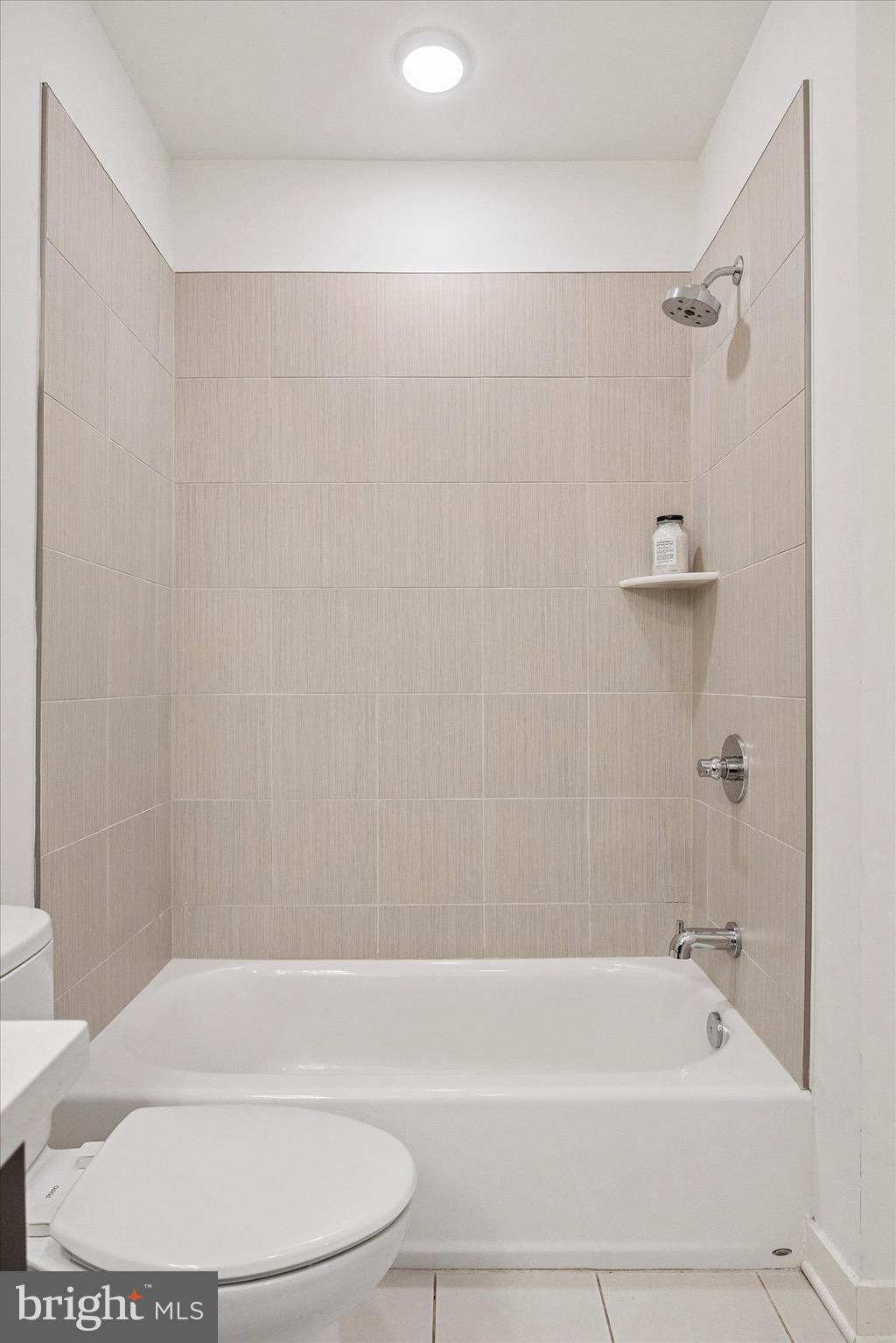 4548 Riverside Way Philadelphia, PA 19127 - Photo 4 of 5 a bathroom with a toilet and a bathtub