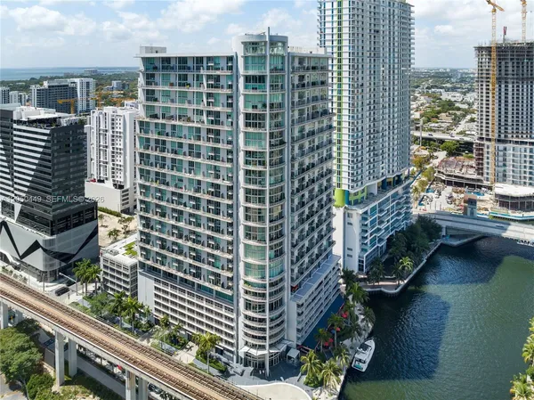 $2,800 | 690 Southwest 1st Court, Unit 1706, Miami, FL 33130