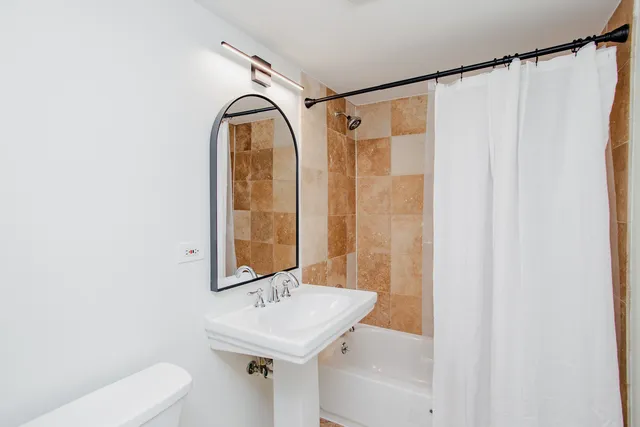 $3,300 | 6677 North Oliphant Avenue, Unit 401, Chicago, IL 60631