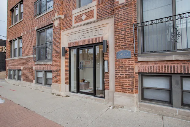 $3,300 | 6677 North Oliphant Avenue, Unit 401, Chicago, IL 60631