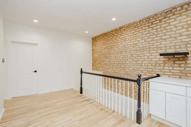 $3,300 | 6677 North Oliphant Avenue, Unit 401, Chicago, IL 60631