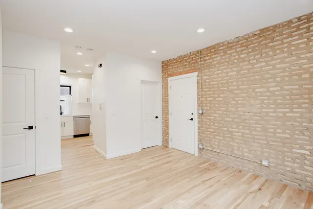 $3,300 | 6677 North Oliphant Avenue, Unit 401, Chicago, IL 60631