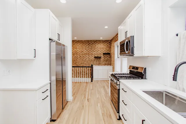 $3,300 | 6677 North Oliphant Avenue, Unit 401, Chicago, IL 60631