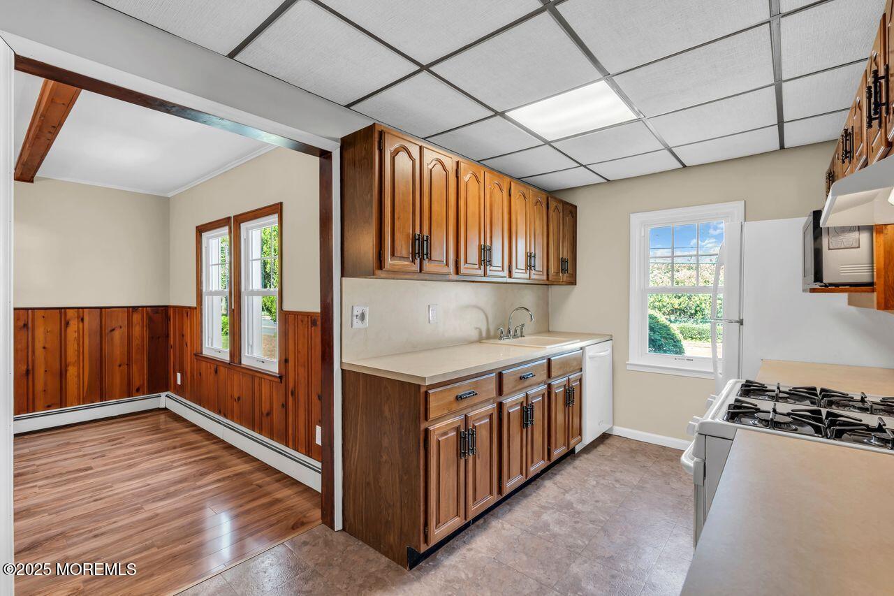 106 Van Brackle Road Aberdeen, NJ 07747 - Photo 17 of 39 Kitchen