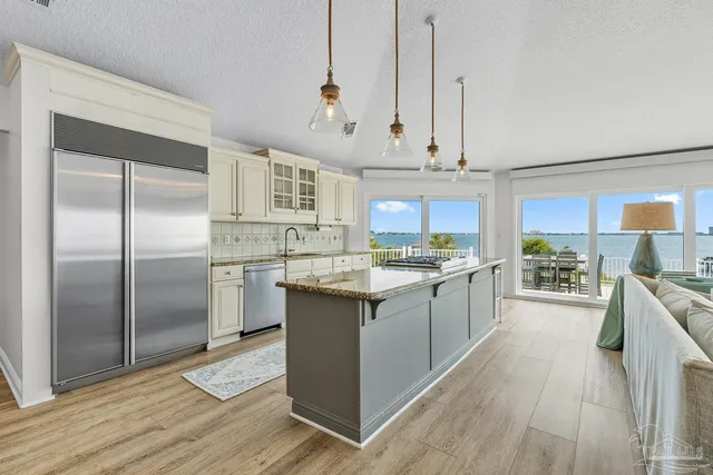 $1,890,000 | 1119 Soundview Trail, Gulf Breeze, FL 32561