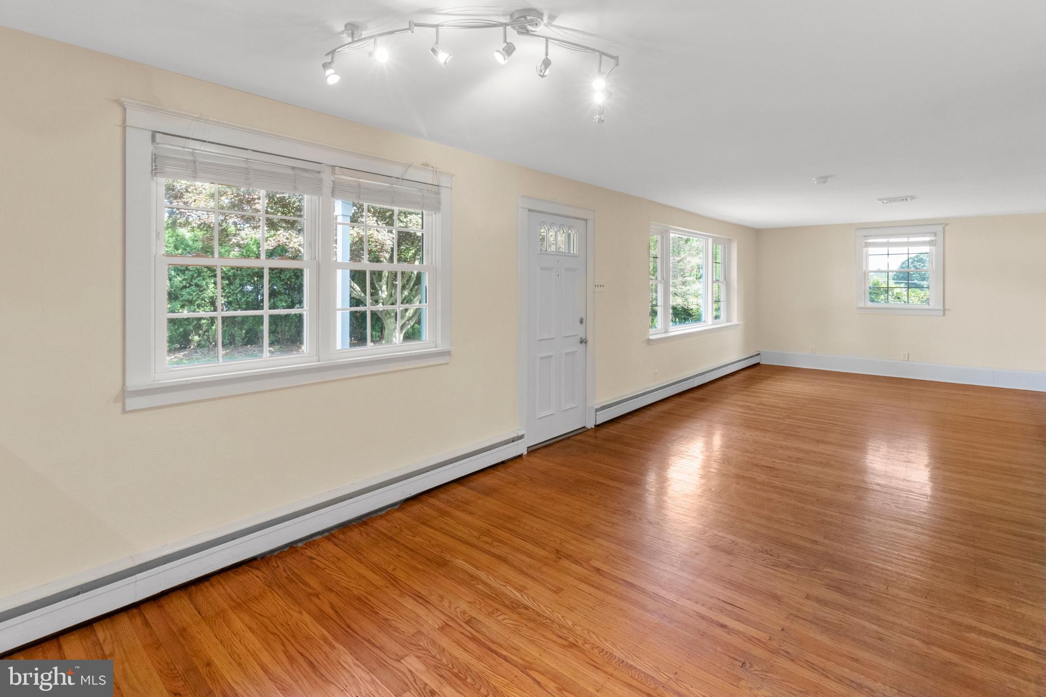 527 Buck Road Holland, PA 18966 - Photo 19 of 37 Living Room