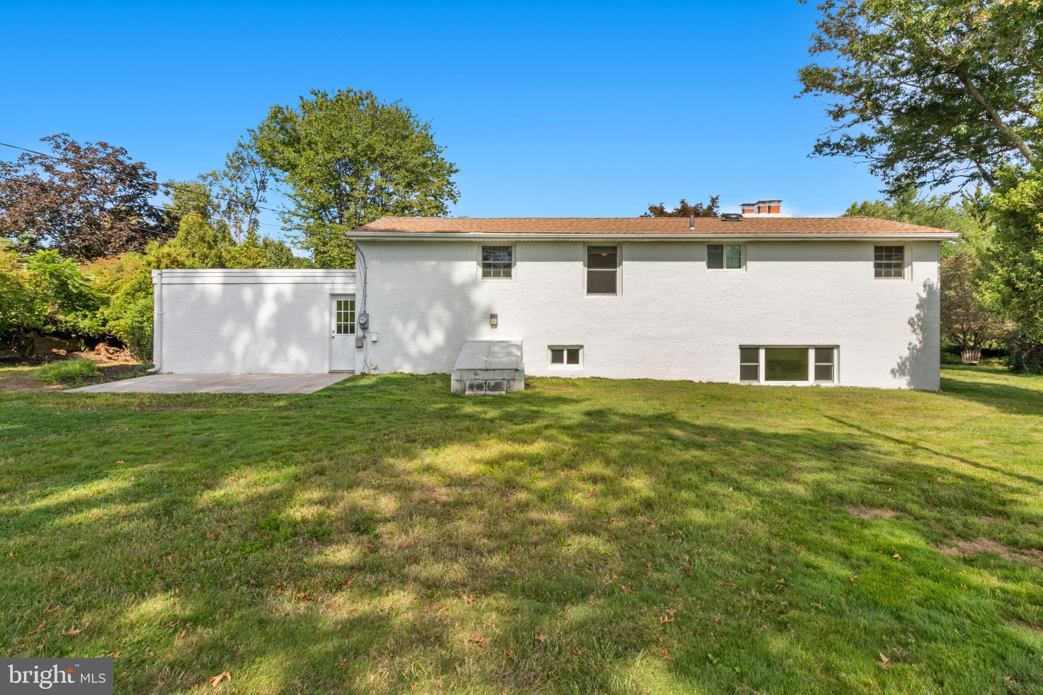 527 Buck Road Holland, PA 18966 - Photo 4 of 37 Exterior Rear