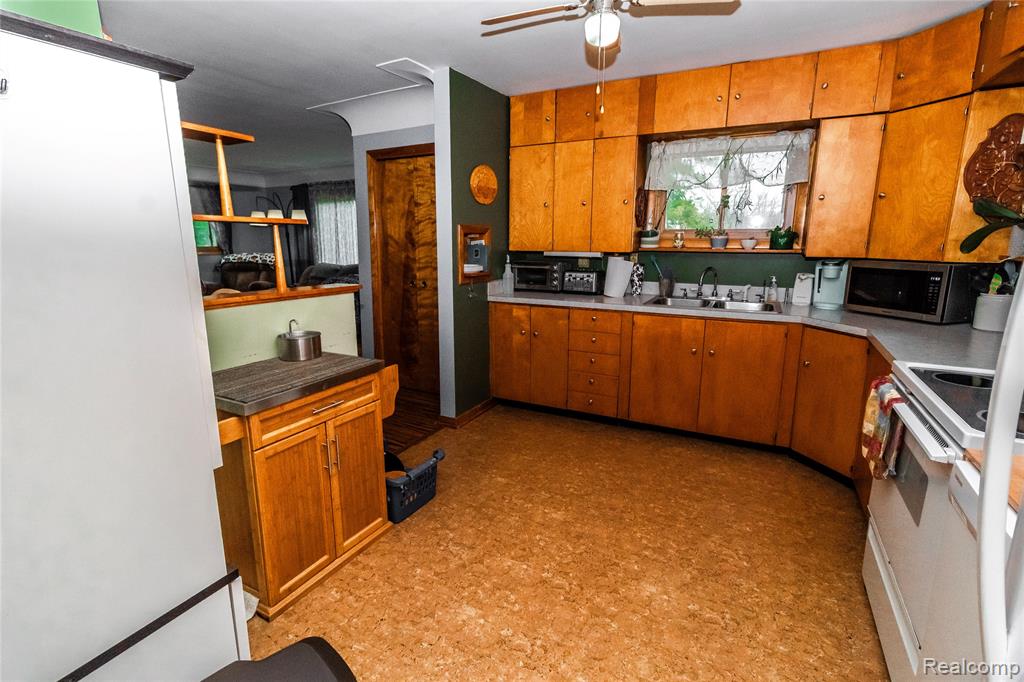 1334 Peppermill Road Lapeer, MI 48446 - Photo 3 of 38 Gallery Image 3