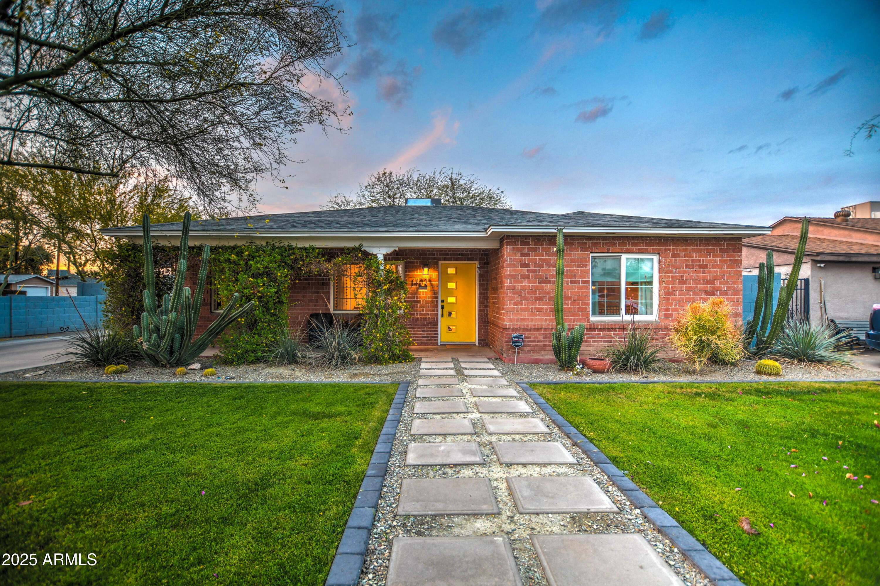 1402 East Granada Road Phoenix, AZ 85006 - Photo 1 of 42 TWilight 42