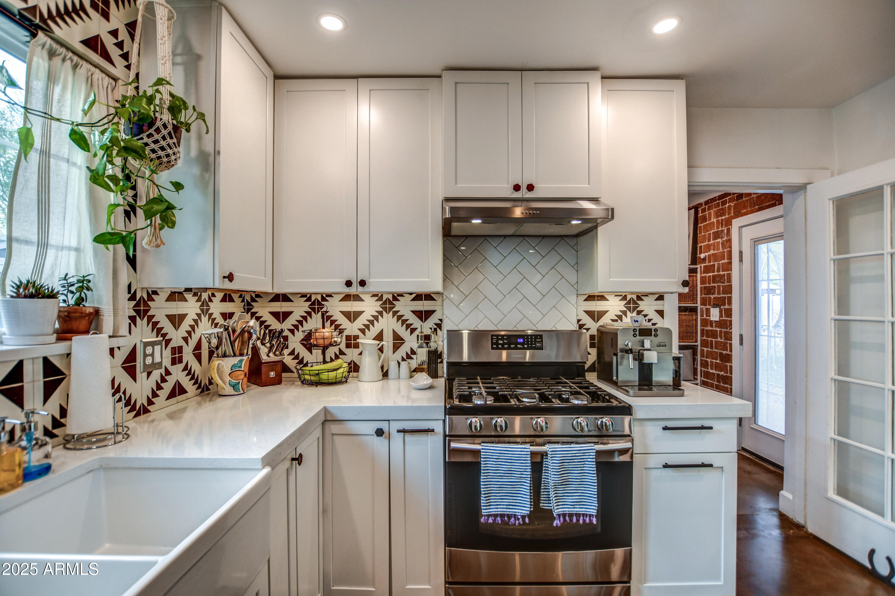 1402 East Granada Road Phoenix, AZ 85006 - Photo 11 of 42 Kitchen 10