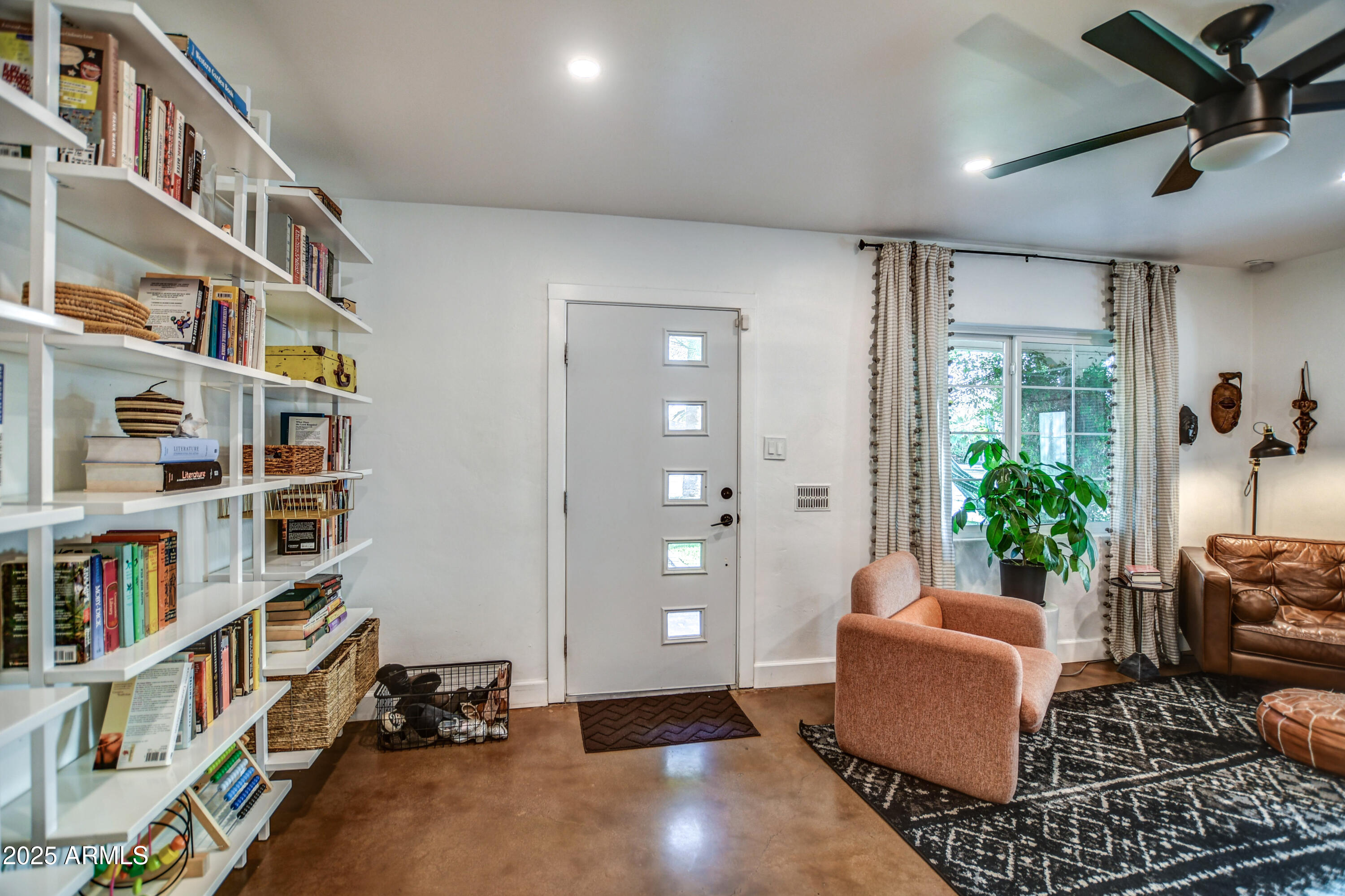 1402 East Granada Road Phoenix, AZ 85006 - Photo 3 of 42 Entry 2
