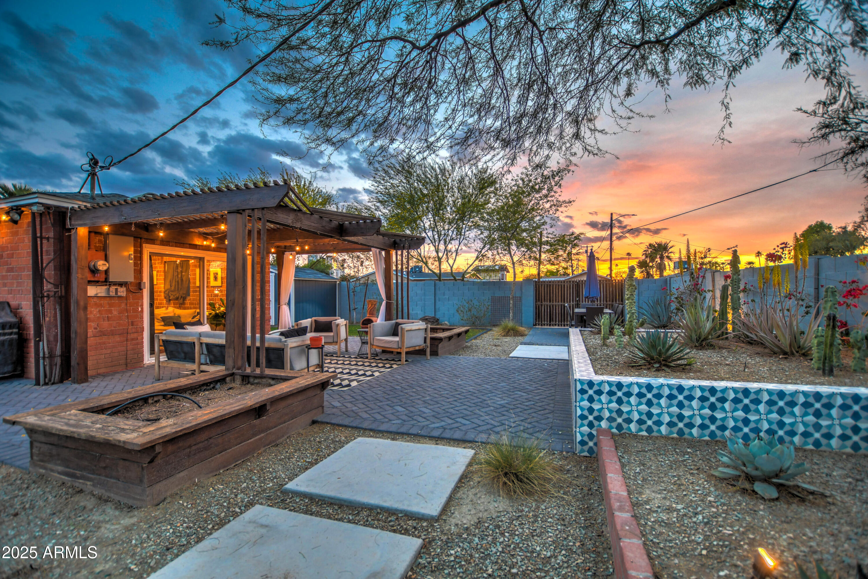 1402 East Granada Road Phoenix, AZ 85006 - Photo 33 of 42 Twilight 51