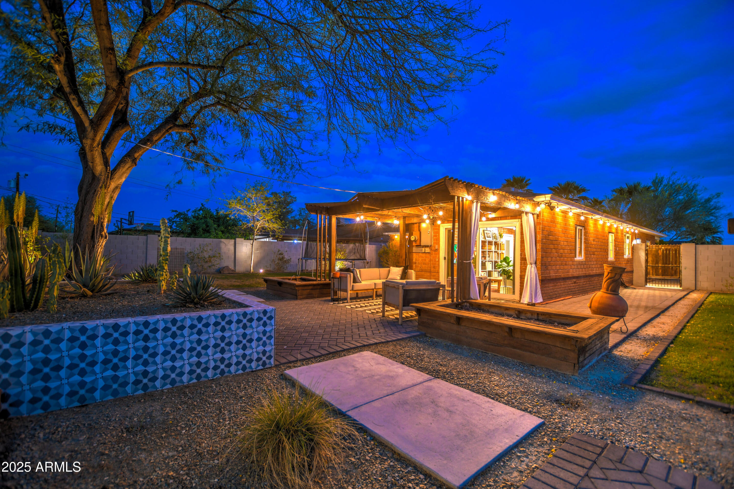 1402 East Granada Road Phoenix, AZ 85006 - Photo 36 of 42 Twilight 68