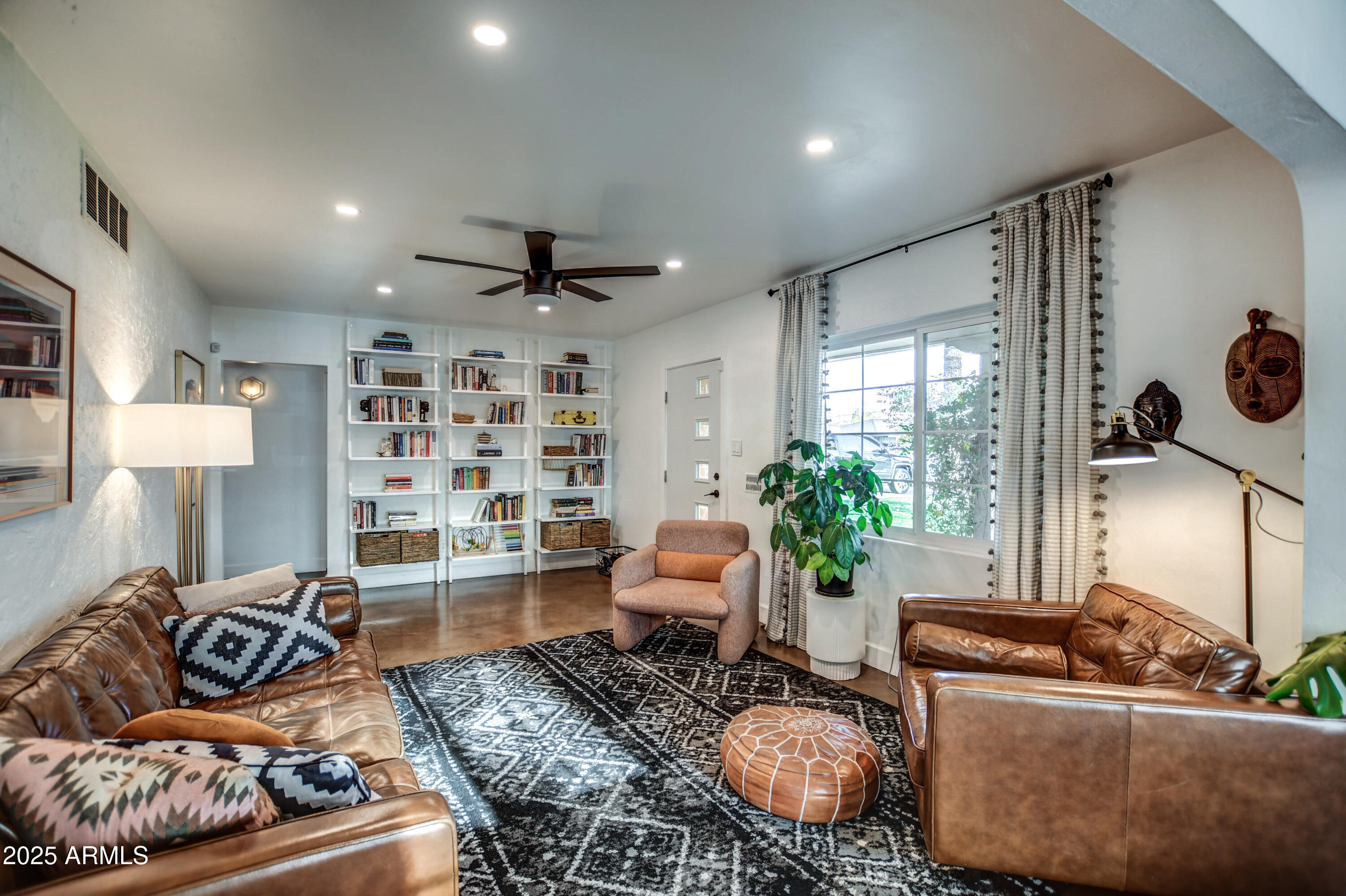 1402 East Granada Road Phoenix, AZ 85006 - Photo 5 of 42 Living 2