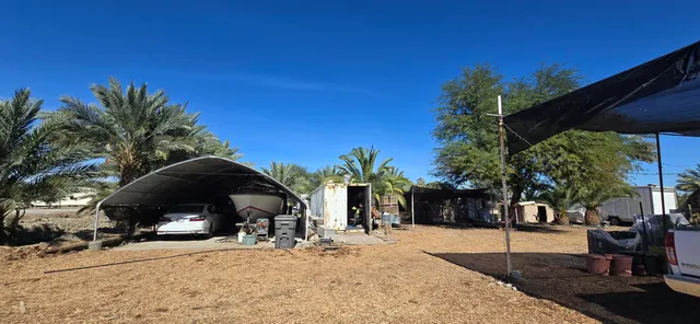 a view of back yard of the house