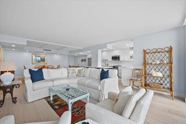 $6,100 | 2860 South Ocean Boulevard, Unit 201, Palm Beach, FL 33480