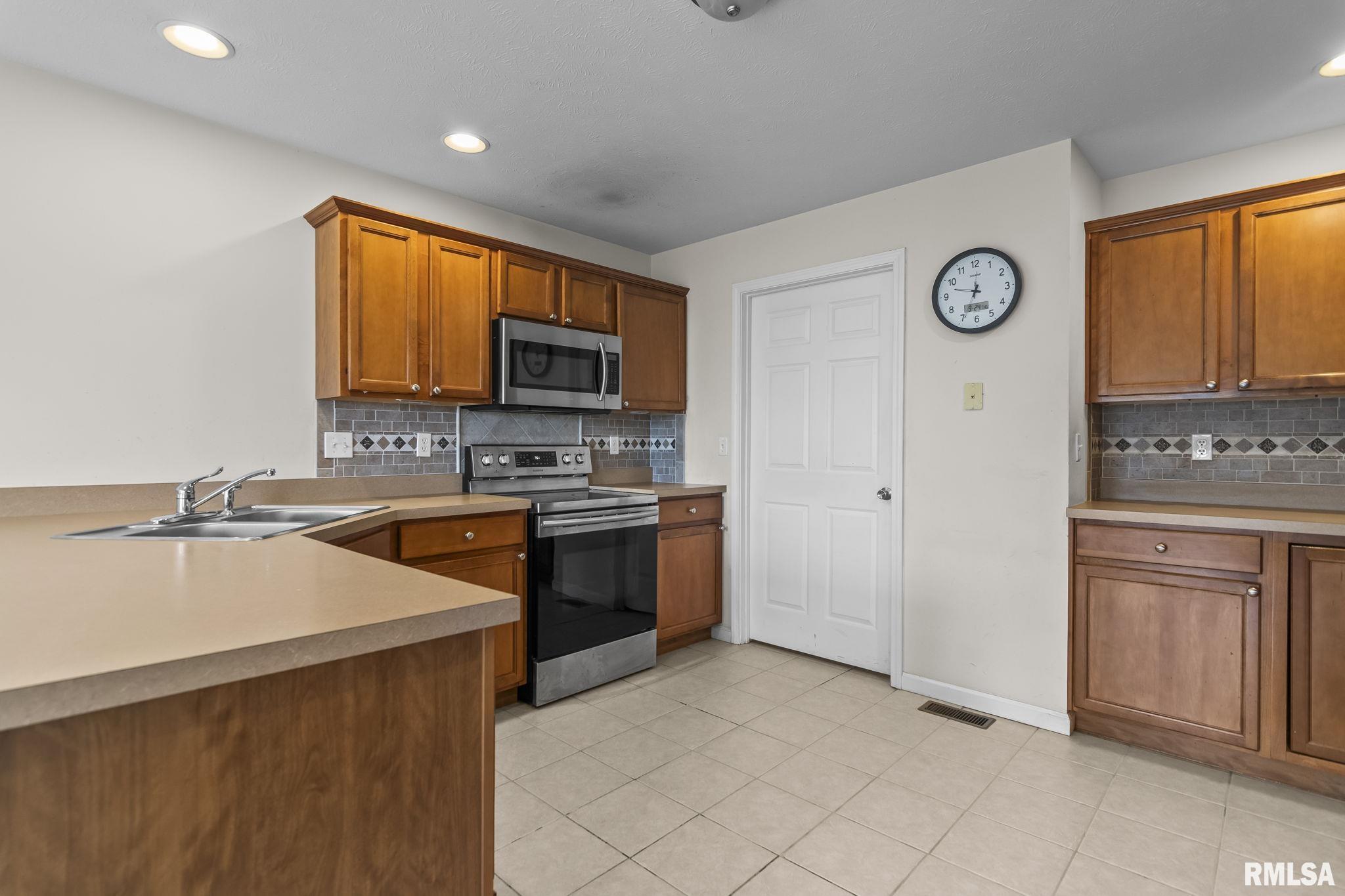 2704 Johnathan Place Springfield, IL 62711 - Photo 11 of 38 Gallery Image 11