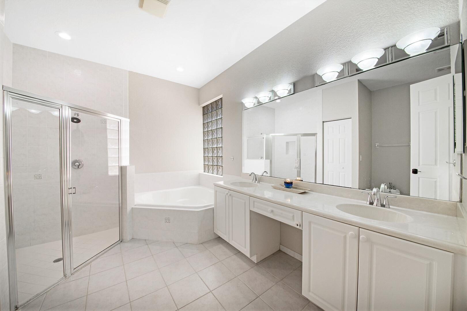 9737 Vineyard Court Boca Raton, FL 33428 - Photo 21 of 46 Primary Bath