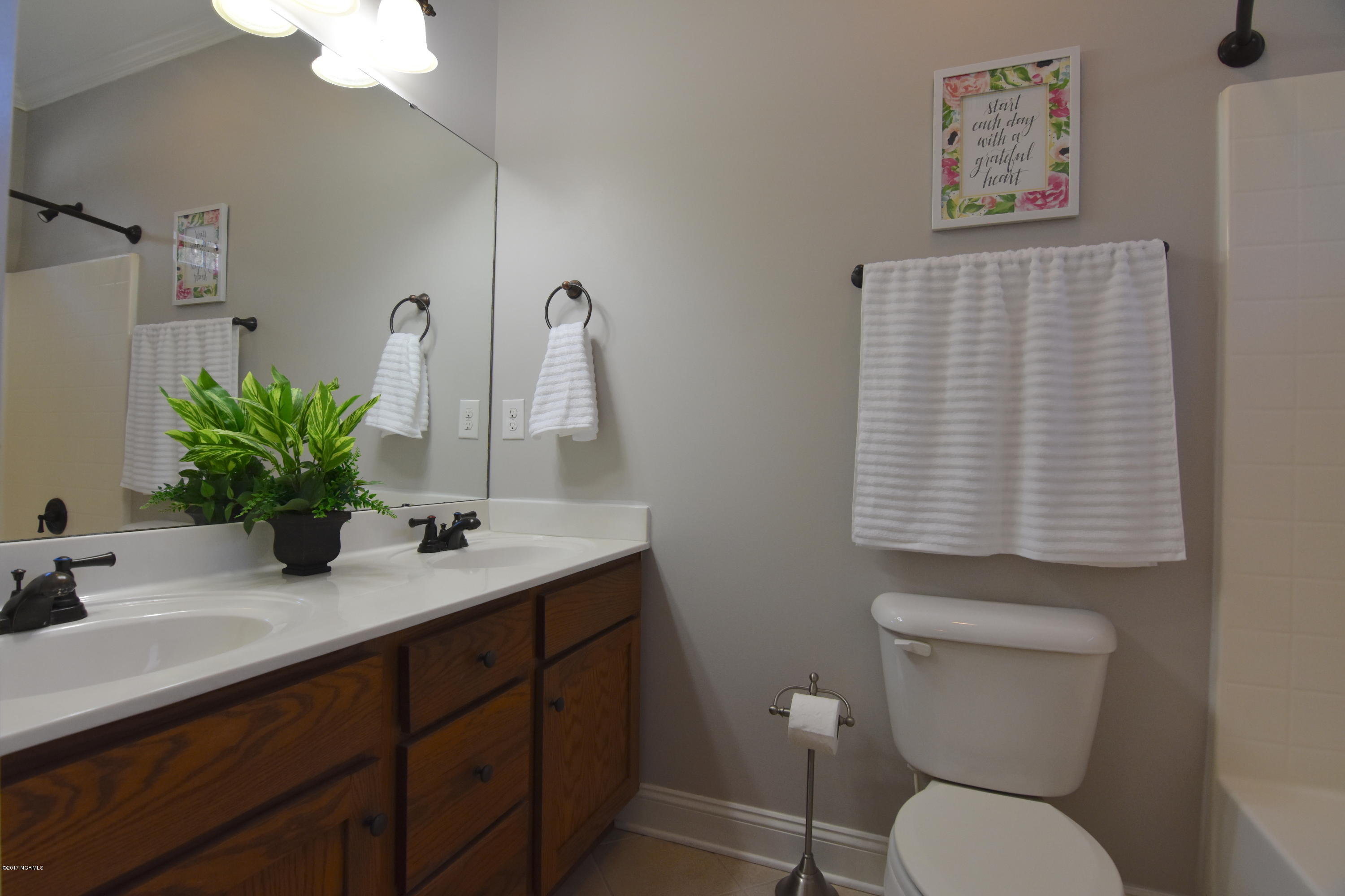 109 Coree Way New Bern, NC 28562 - Photo 15 of 27 Master Bathroom