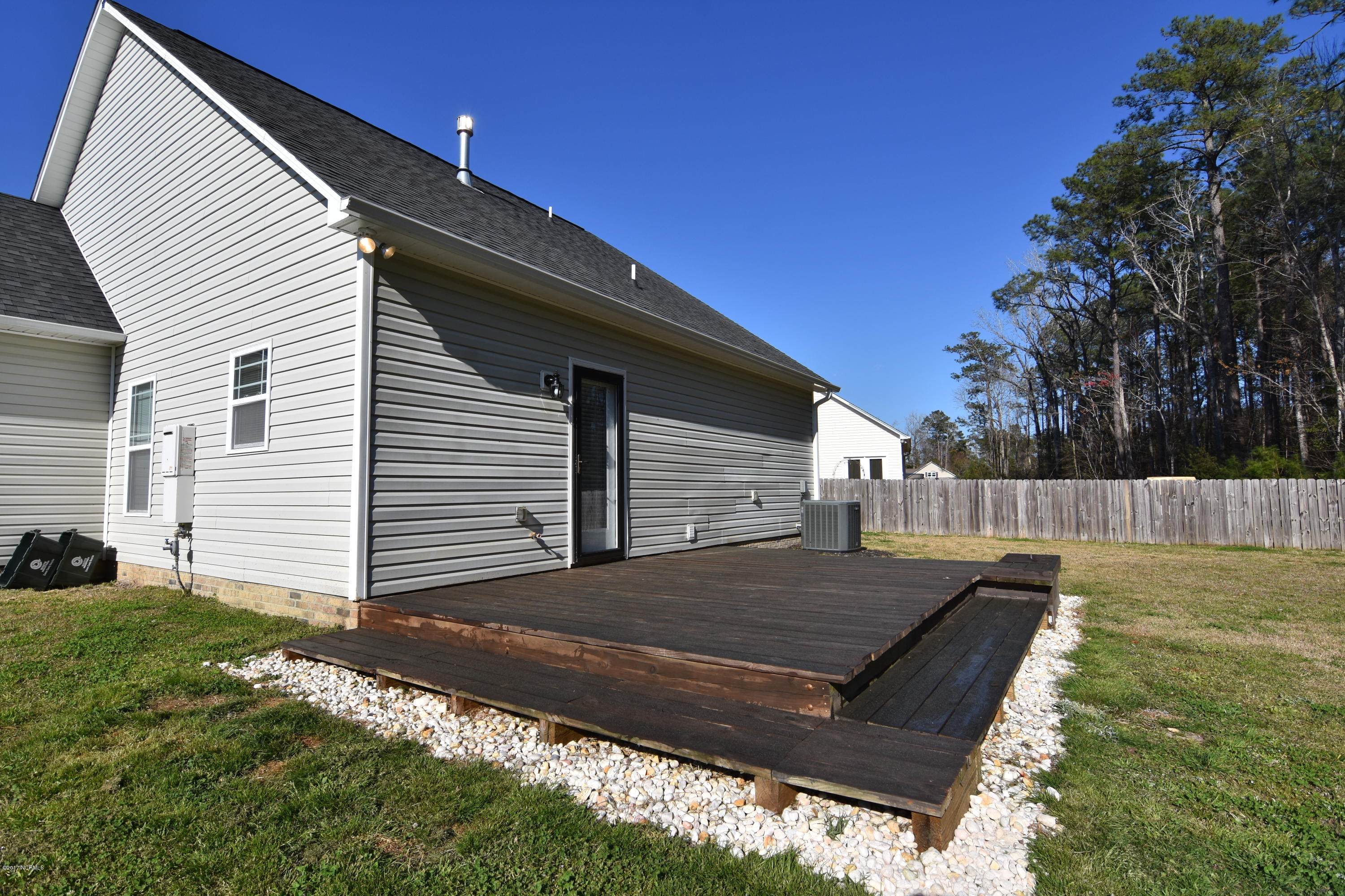 109 Coree Way New Bern, NC 28562 - Photo 25 of 27 Backyard