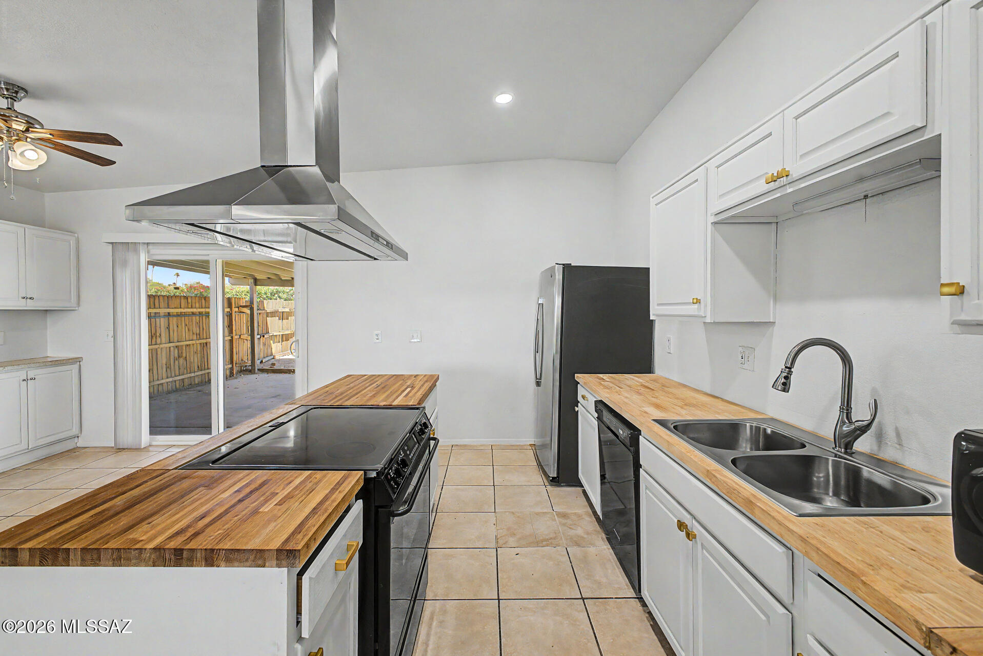 7460 North Oldfather Road Tucson, AZ 85741 - Photo 10 of 24 Kitchen