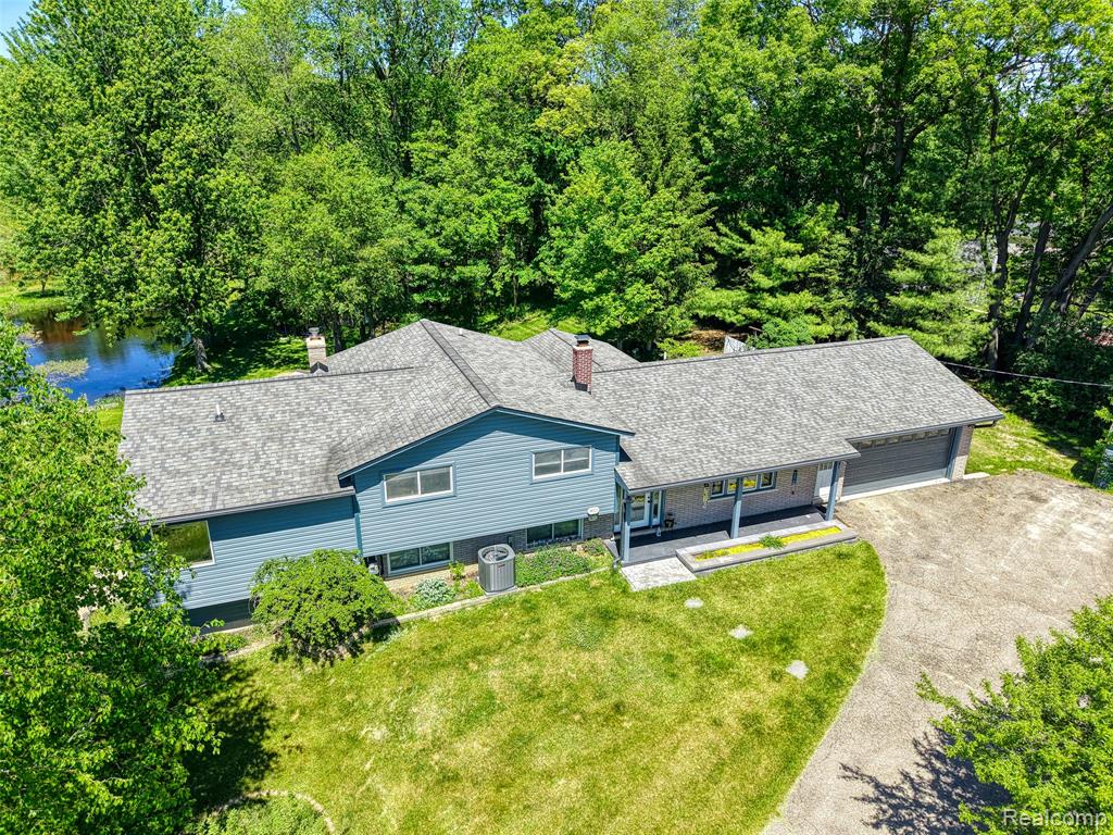 940 Rowland Road Leonard, MI 48367 - Photo 2 of 59