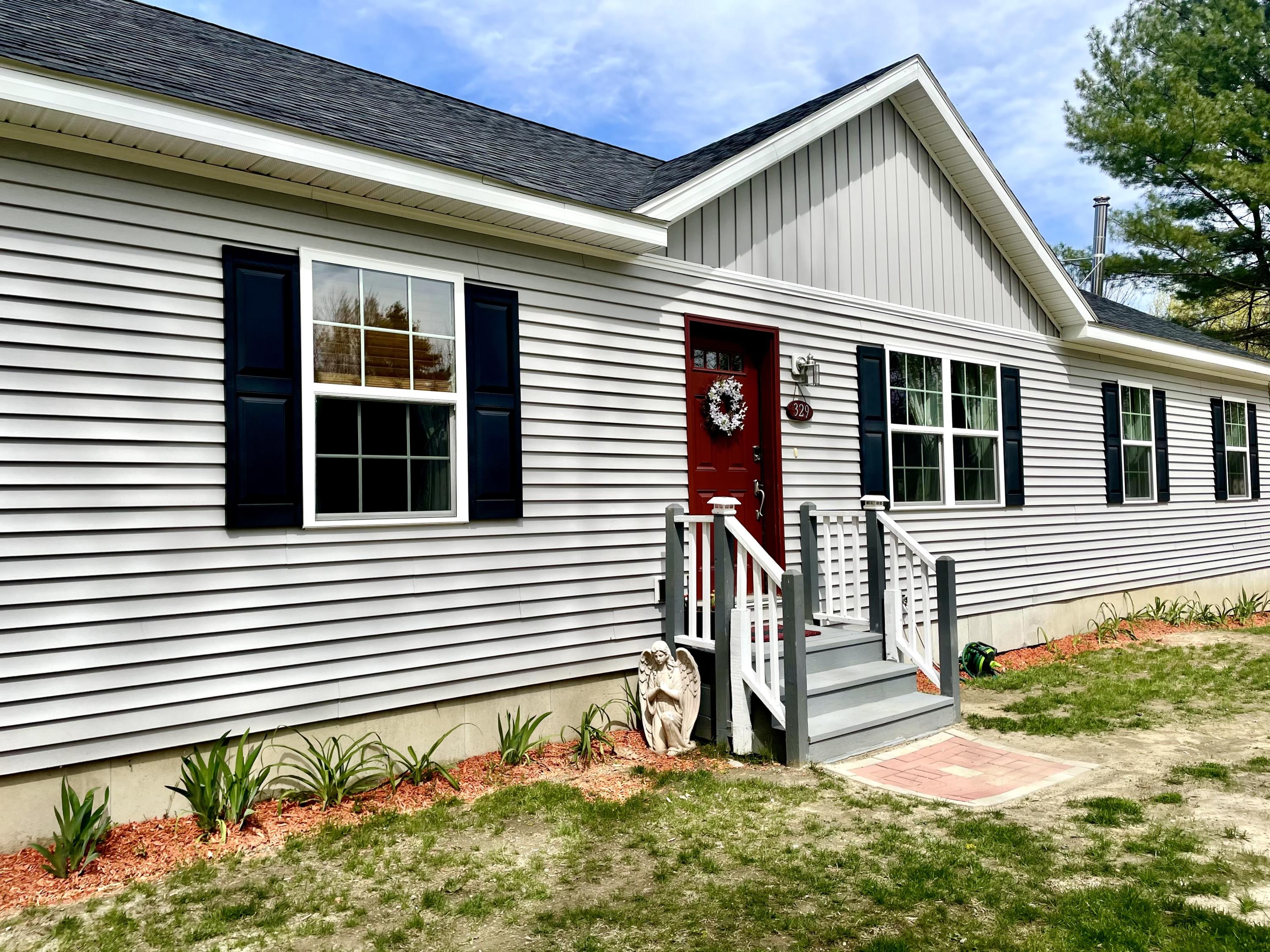 329 S Road Winthrop, ME 04364 - Photo 3 of 48 329 front of house