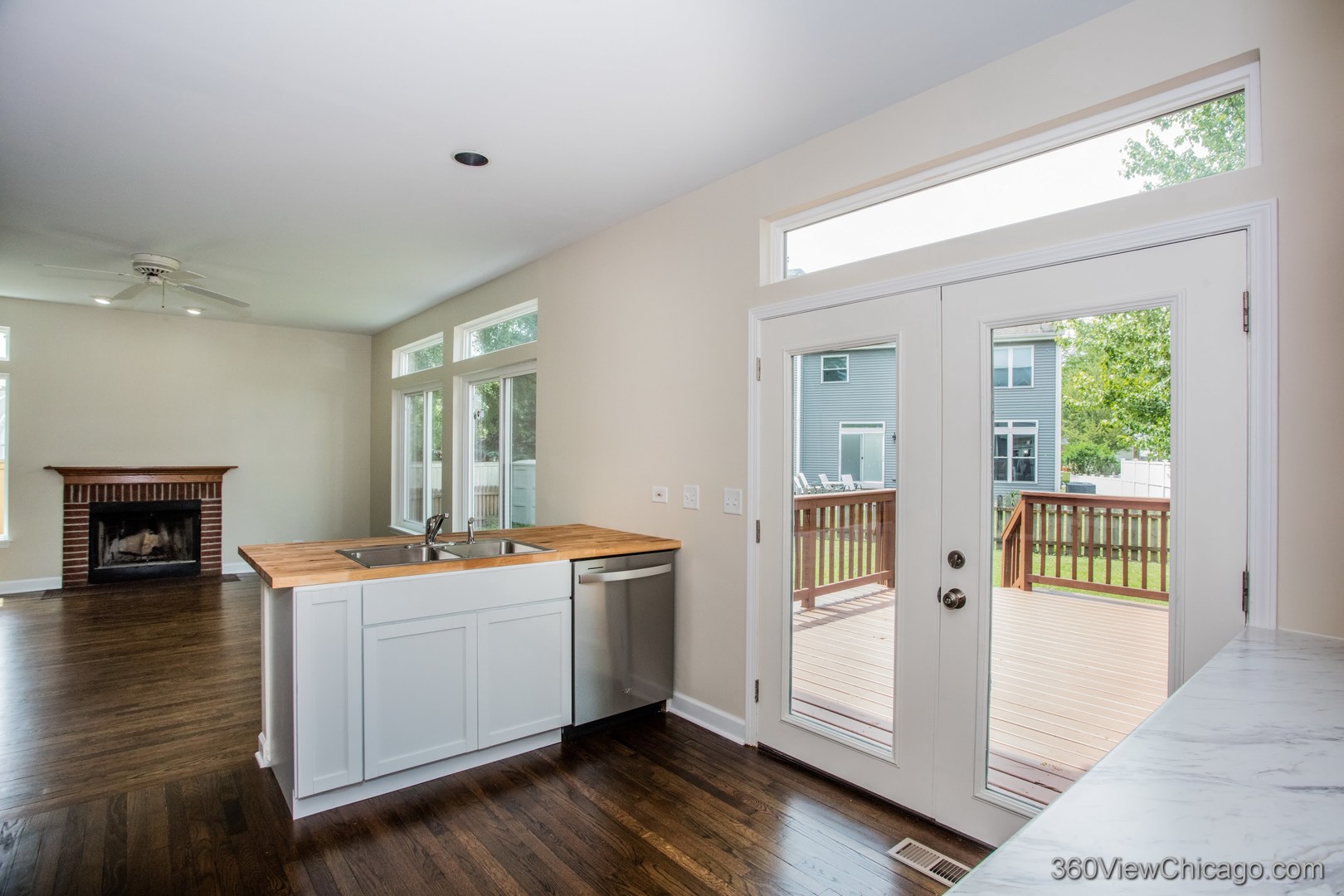 305 West Applegate Court Round Lake, IL 60073 - Photo 6 of 32