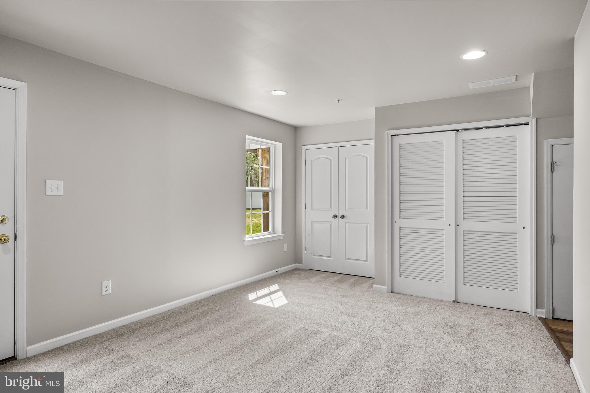 13 Iron Gate Road Sicklerville, NJ 08081 - Photo 6 of 25 an empty room with windows and closet