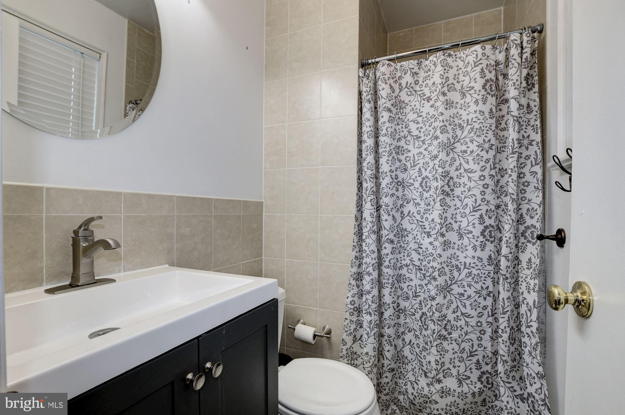807 Malta Lane Silver Spring, MD 20901 - Photo 20 of 38 Owner's Private Bath