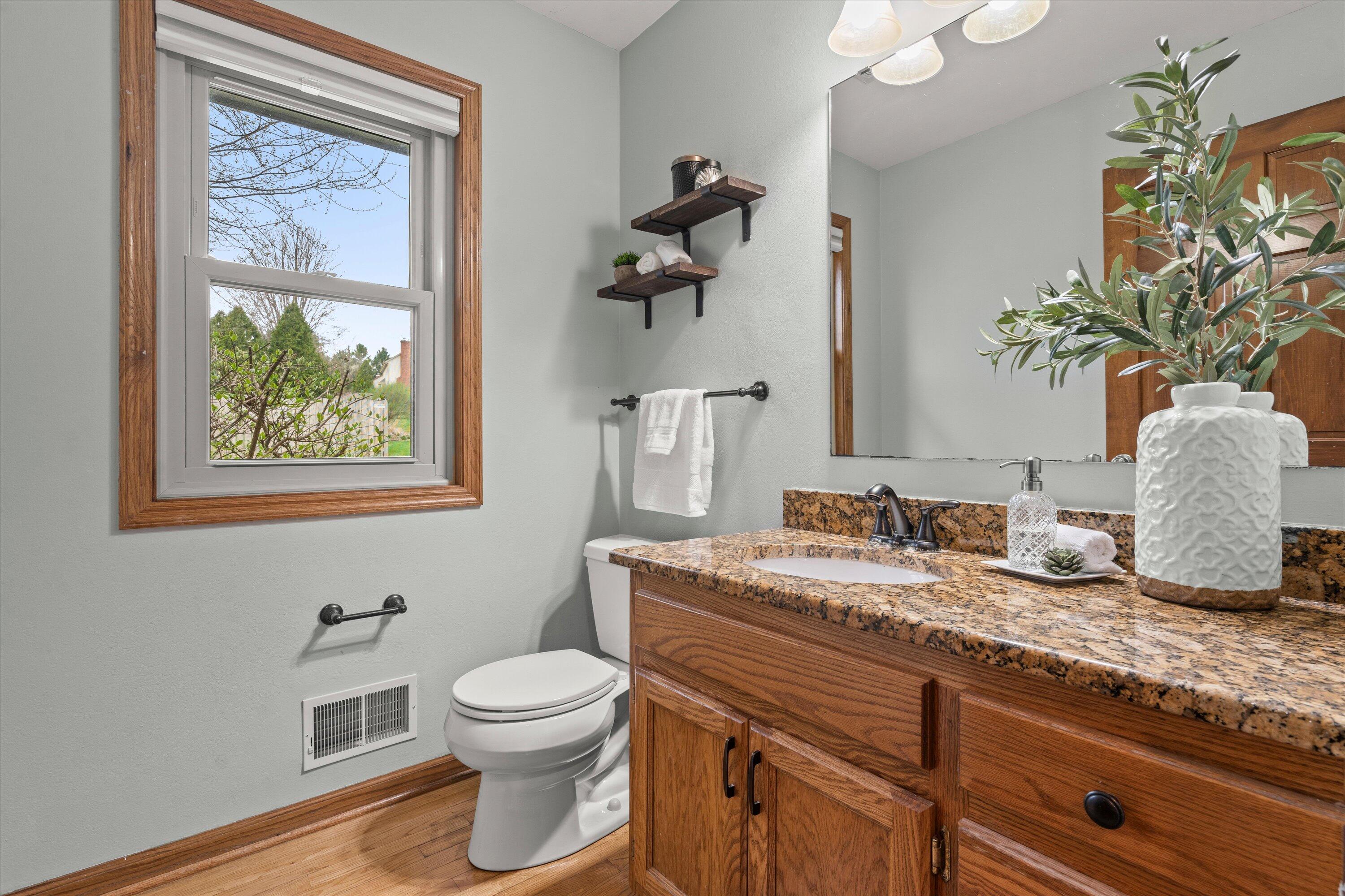 3304 River Valley Road Waukesha, WI 53189 - Photo 18 of 33 38-DSC09915