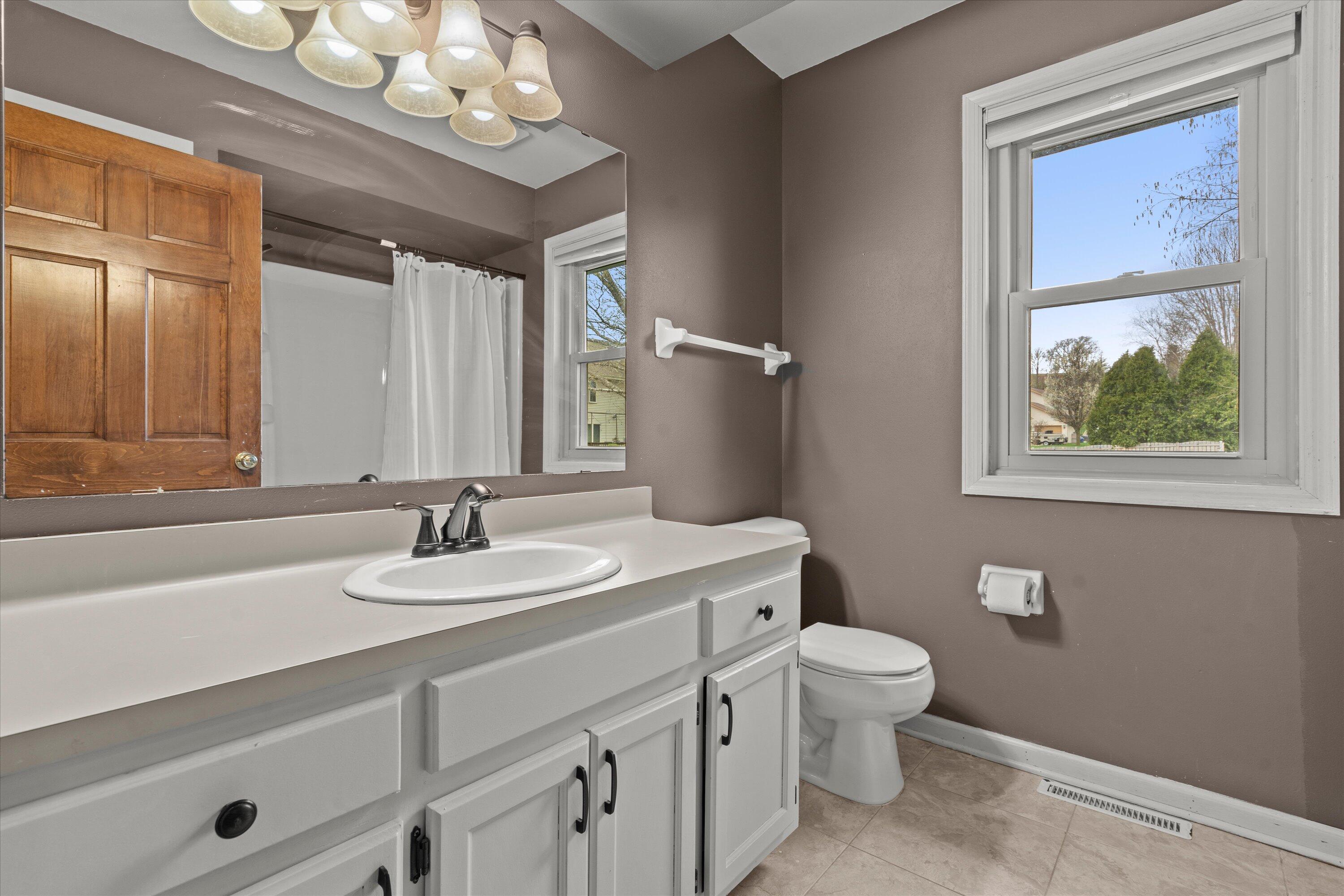 3304 River Valley Road Waukesha, WI 53189 - Photo 26 of 33 43-DSC09936