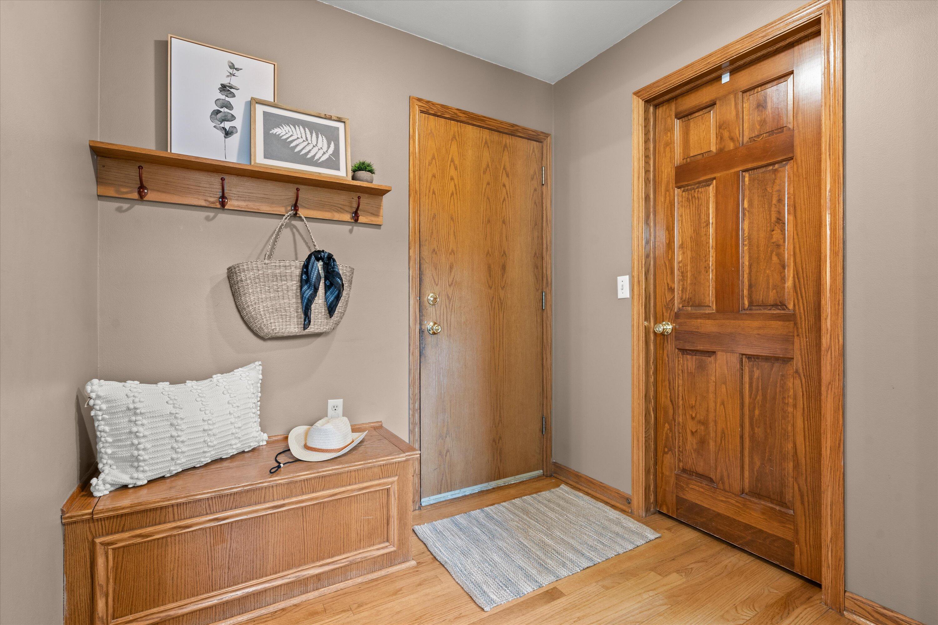 3304 River Valley Road Waukesha, WI 53189 - Photo 5 of 33 36-DSC09906