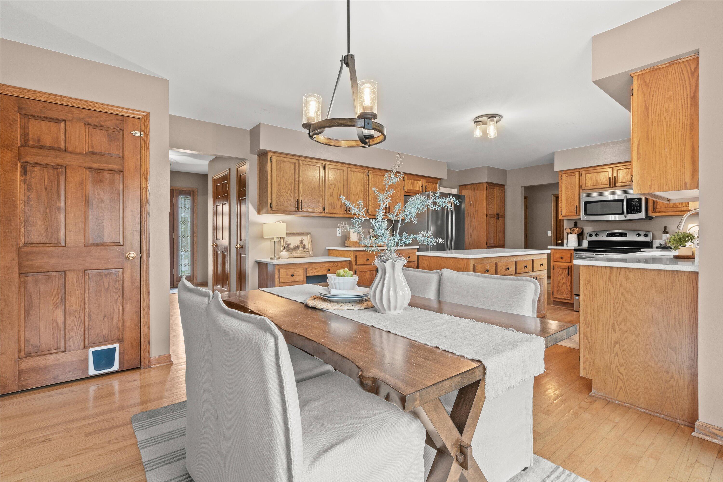 3304 River Valley Road Waukesha, WI 53189 - Photo 8 of 33 28-DSC09858