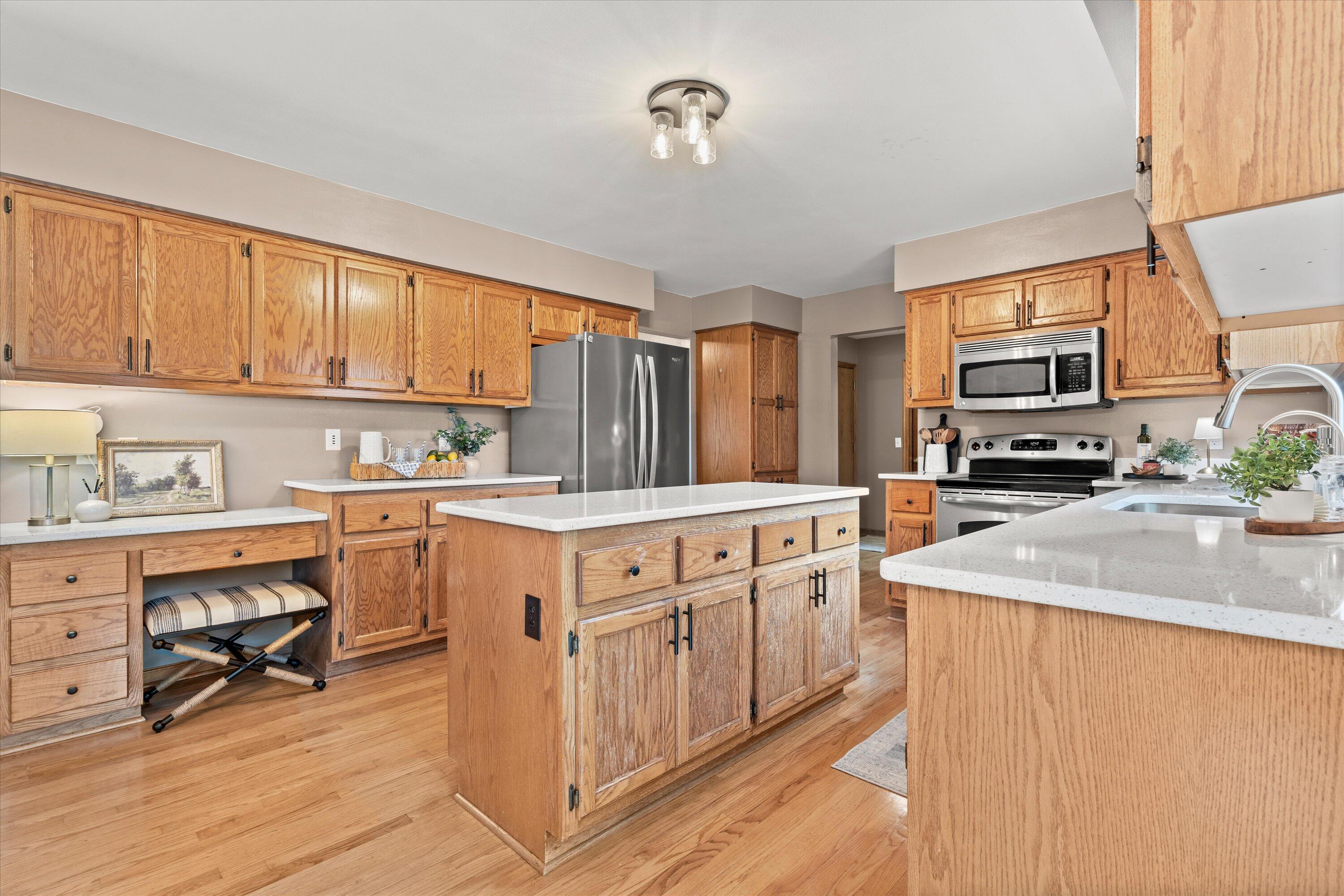 3304 River Valley Road Waukesha, WI 53189 - Photo 9 of 33 29-DSC09864