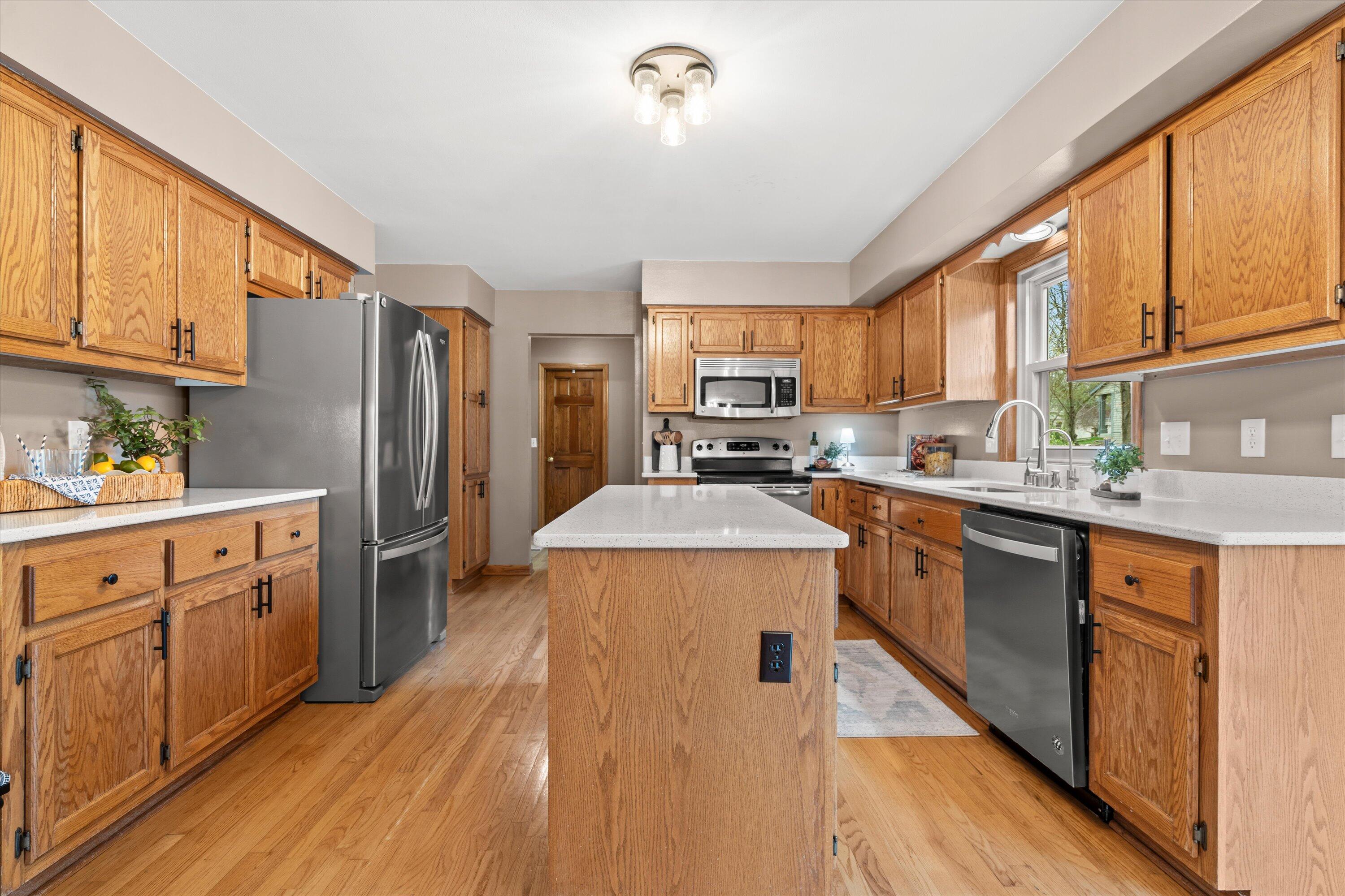 3304 River Valley Road Waukesha, WI 53189 - Photo 10 of 33 30-DSC09867