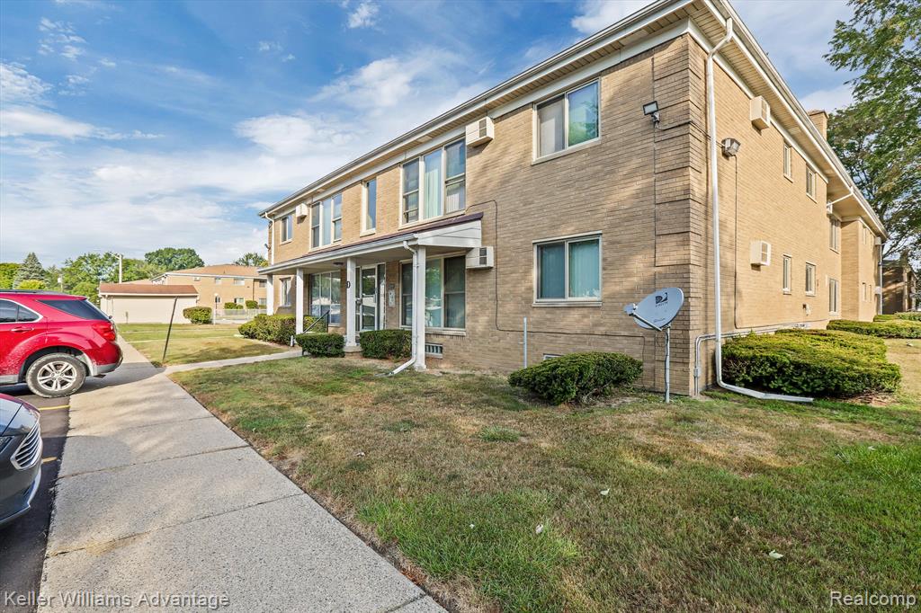 26309 West Seven Mile Road, Unit D124 Redford, MI 48240 - Photo 3 of 17