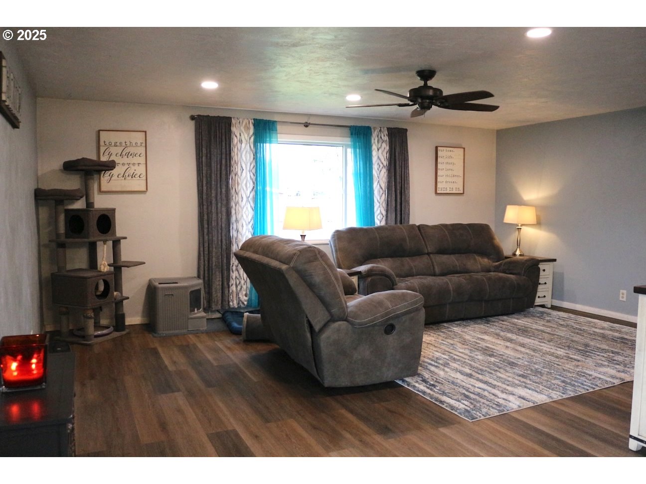 2172 8th Street Springfield, OR 97477 - Photo 15 of 34 a living room with furniture and a window