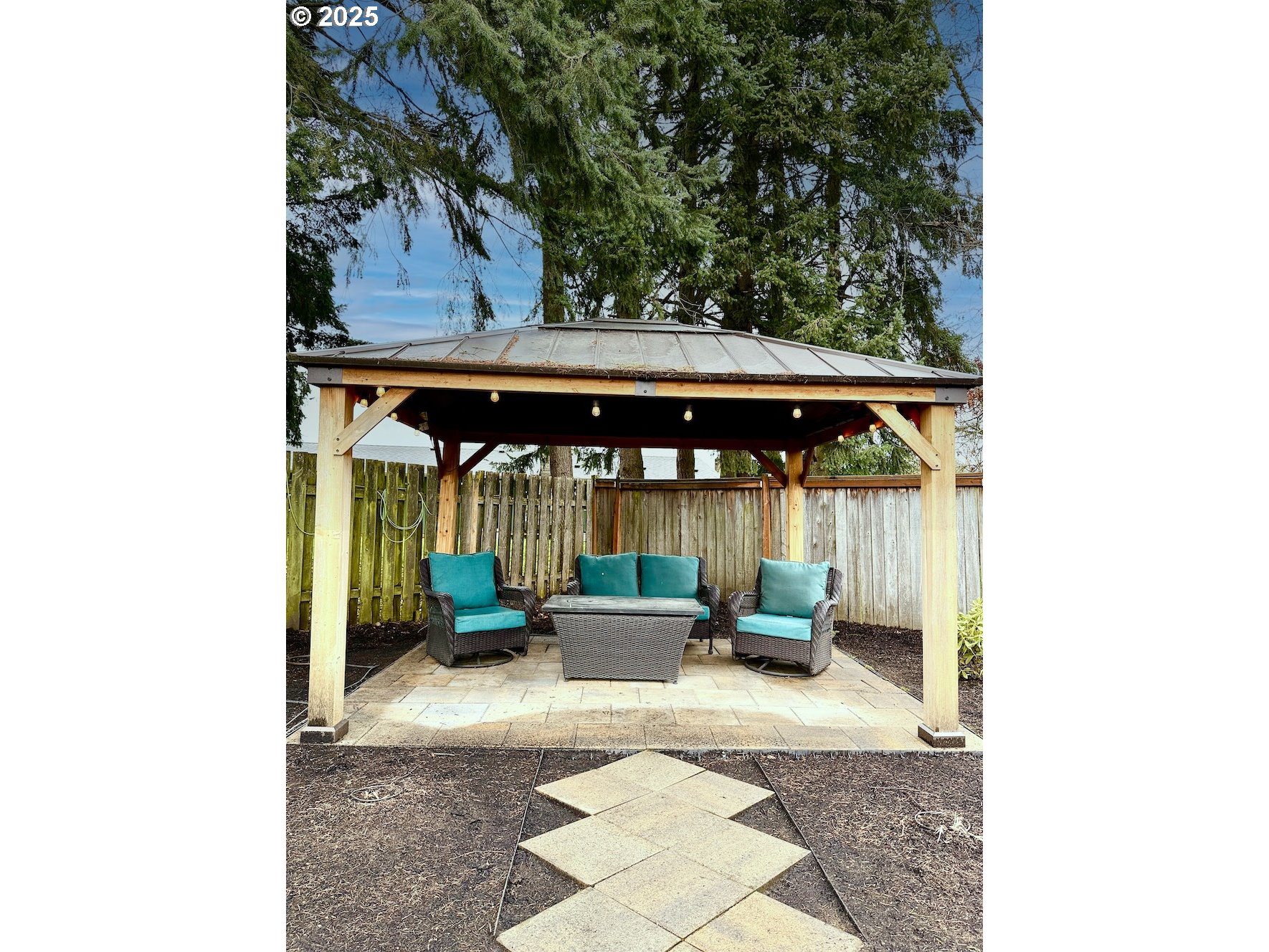 2172 8th Street Springfield, OR 97477 - Photo 33 of 34 a sitting area with furniture and potted plants