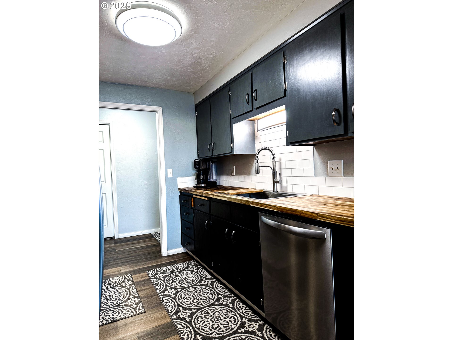 2172 8th Street Springfield, OR 97477 - Photo 8 of 34 a kitchen with granite countertop a sink and a stove