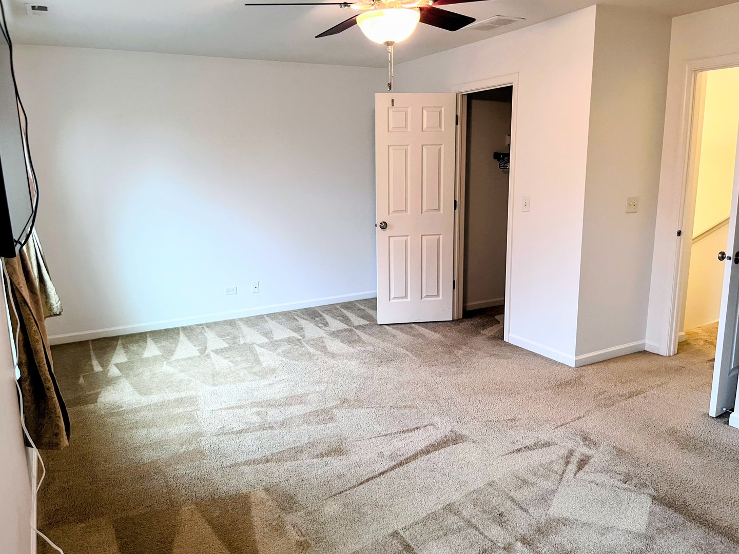 434 Town Center Boulevard Gilberts, IL 60136 - Photo 13 of 18 a view of room with window and hardwood floor