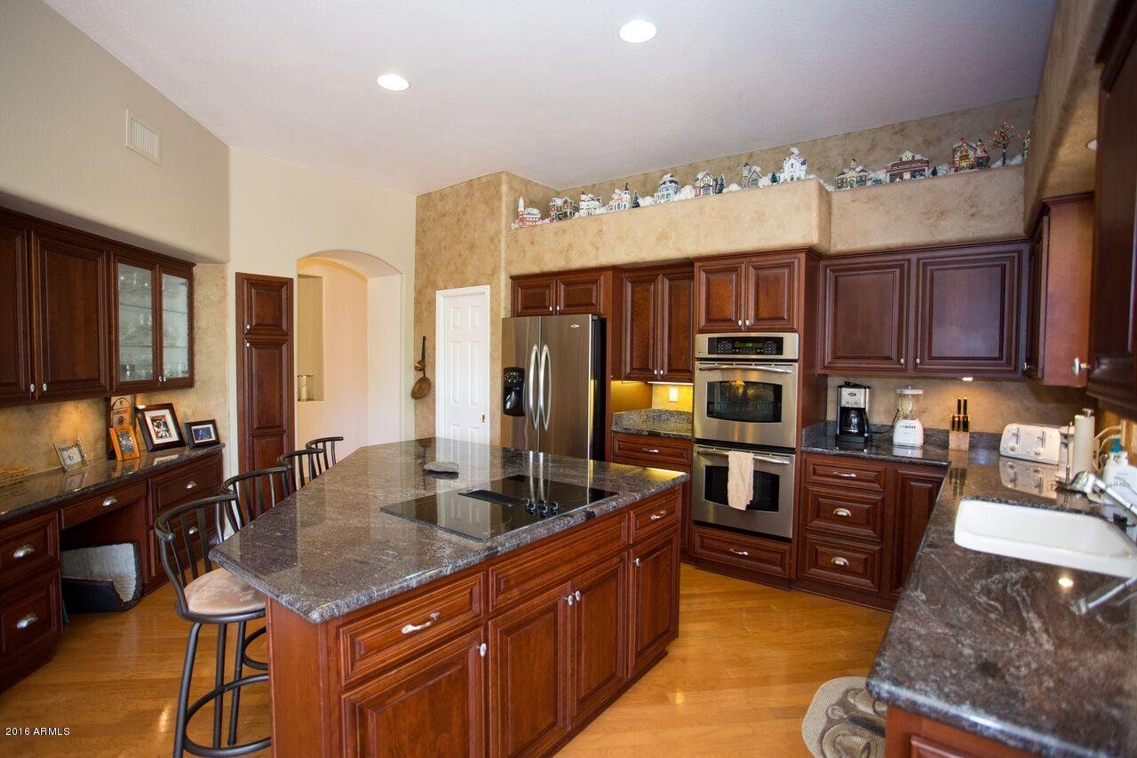 2301 East Mountain View Road Phoenix, AZ 85028 - Photo 10 of 58 kitchen