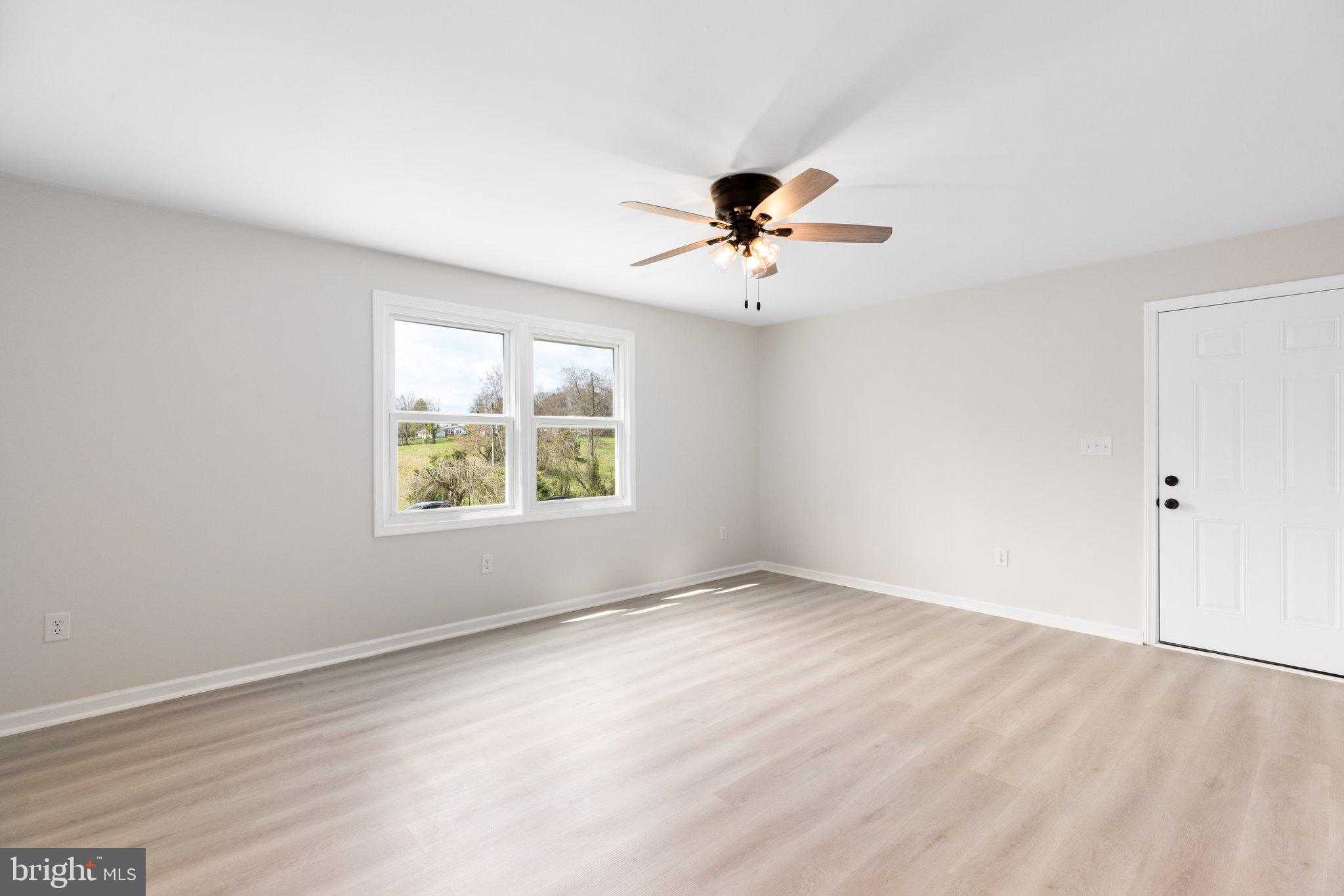 2143 Chapel Way King George, VA 22485 - Photo 35 of 48 Living room in carriage house.