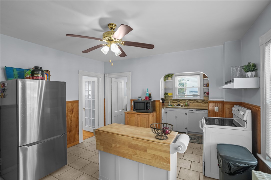 186 High Street Westerly, RI 02891 - Photo 11 of 49