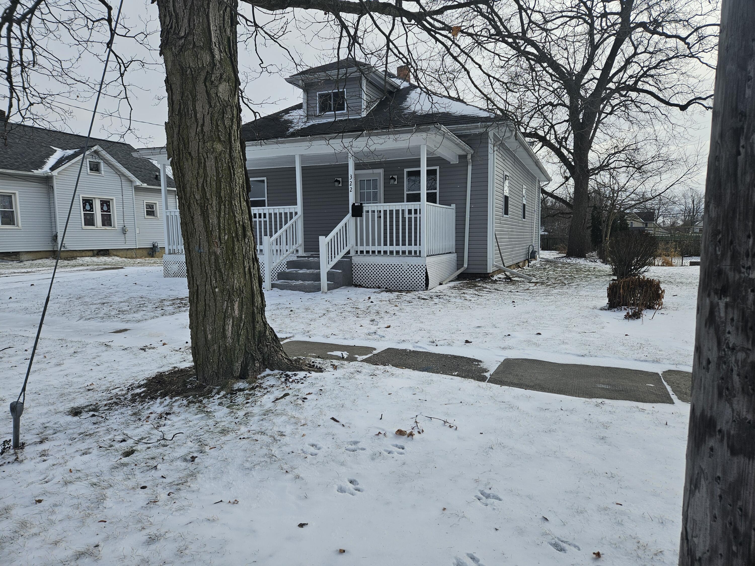 322 Lawrence Street Adrian, MI 49221 - Photo 2 of 15 20251230_140205