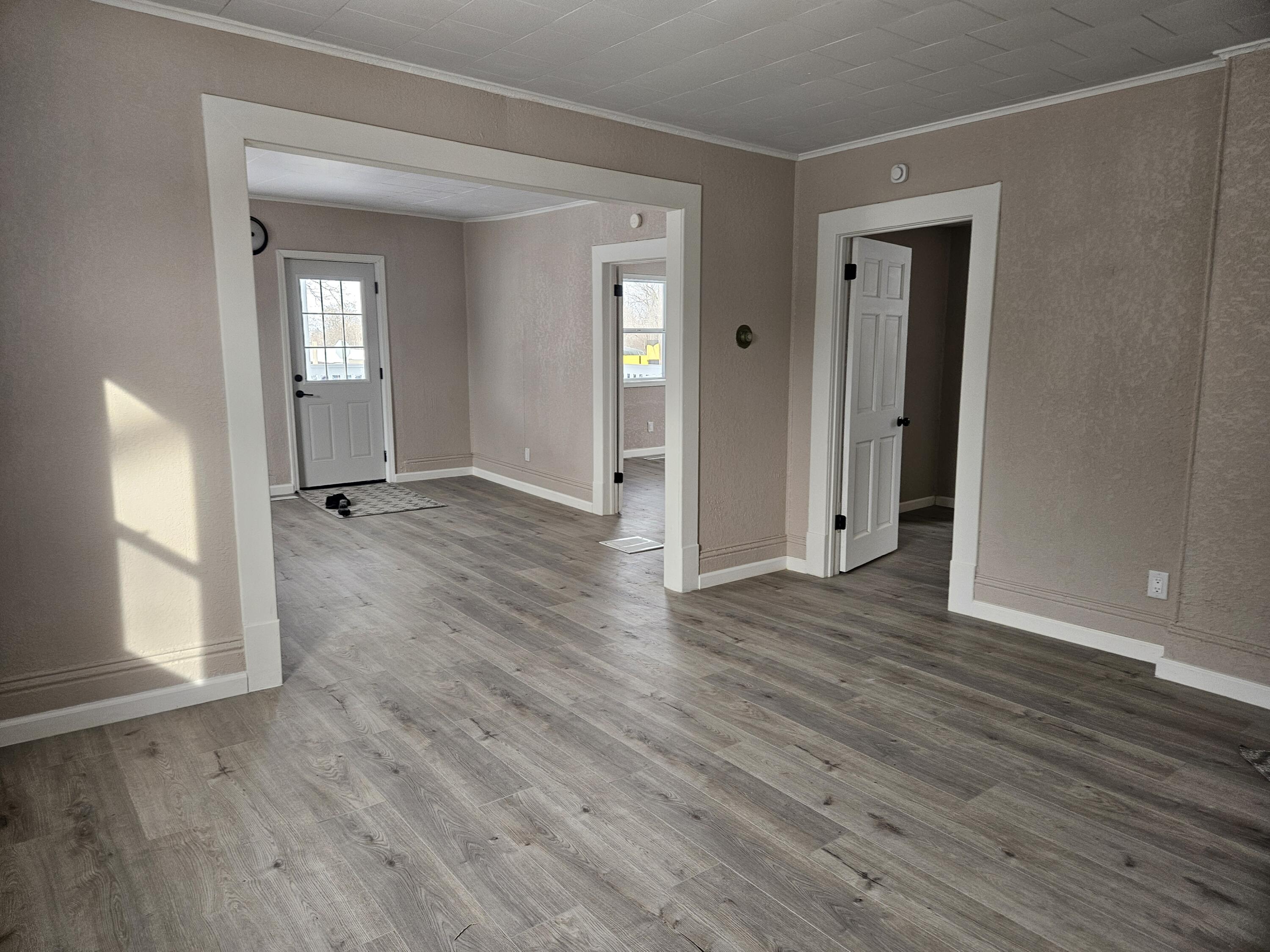 322 Lawrence Street Adrian, MI 49221 - Photo 3 of 15 20251230_142136