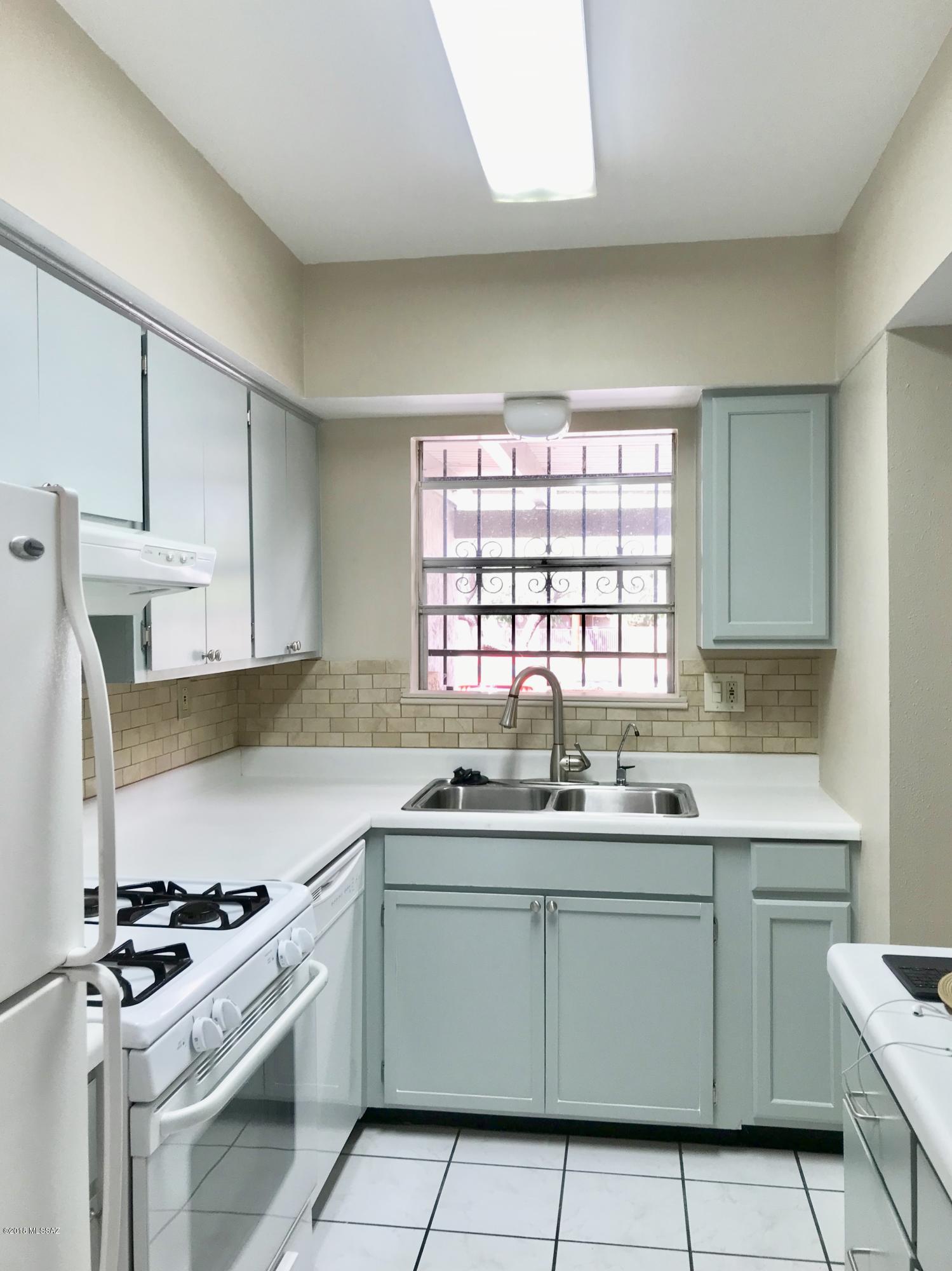 3750 North Country Club Road, Unit 15 Tucson, AZ 85716 - Photo 2 of 22