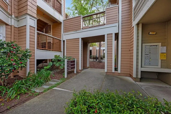 $700,000 | 212 Crescent Court, Brisbane, CA 94005